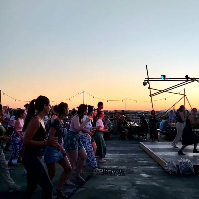 Le soleil a rendez-vous avec la lune tous les soirs à @panoramamtp ❤️ #summerinthecity #montpellier